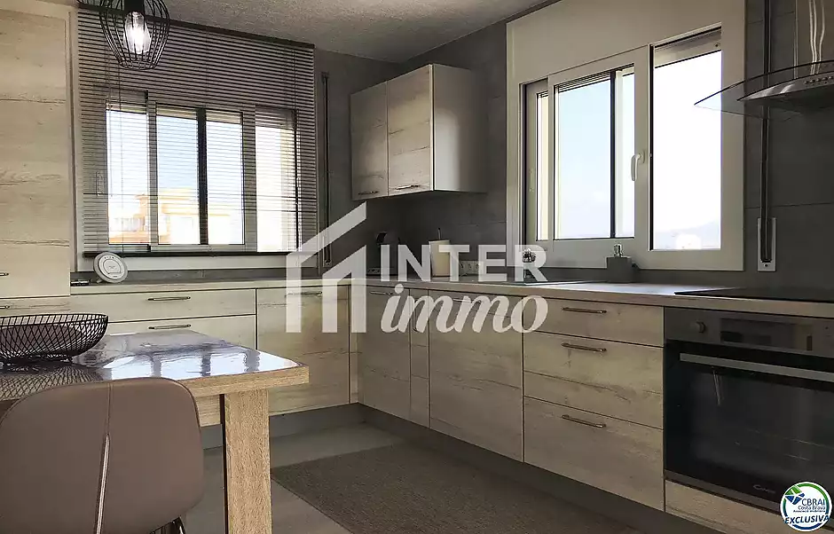 Appartement rénové avec grande terrasse et parking privé à Santa Margarita Roses - photo 8 sur 16