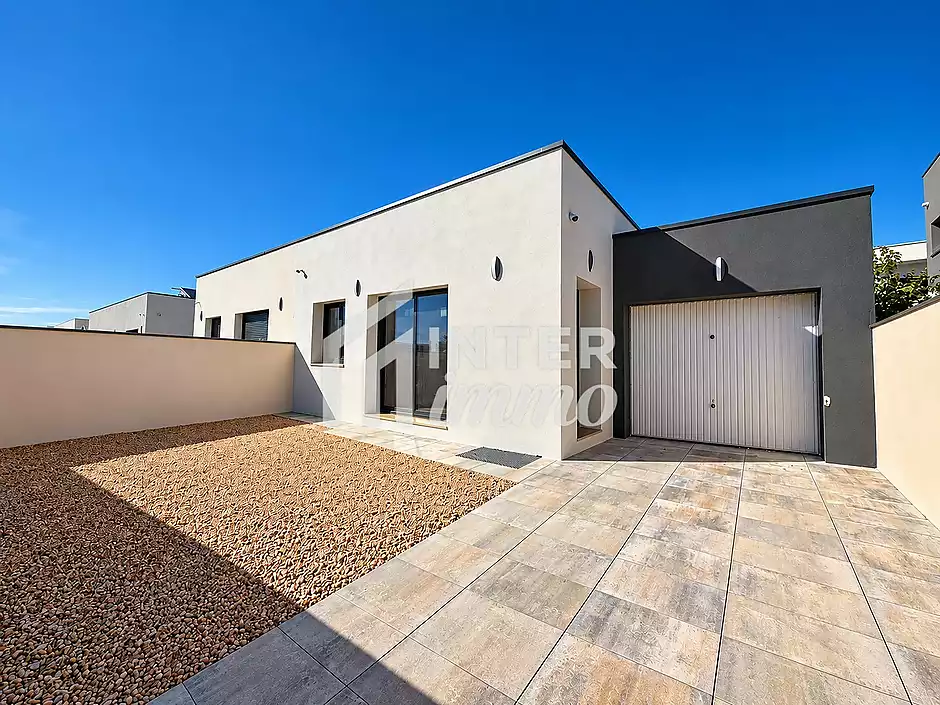 3-bedroom house with garage in Empuriabrava. - photo 1 of 20