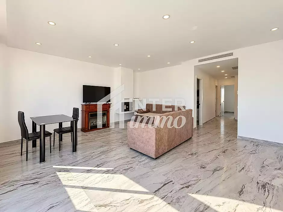 3-bedroom house with garage in Empuriabrava. - photo 2 of 20