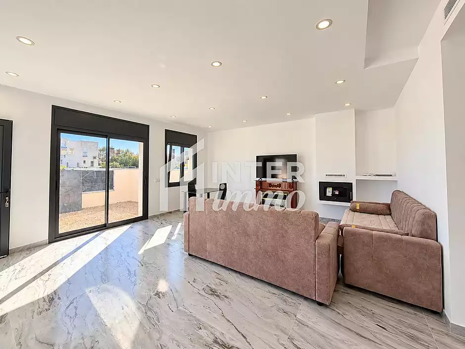 3-bedroom house with garage in Empuriabrava. - photo 5 of 20