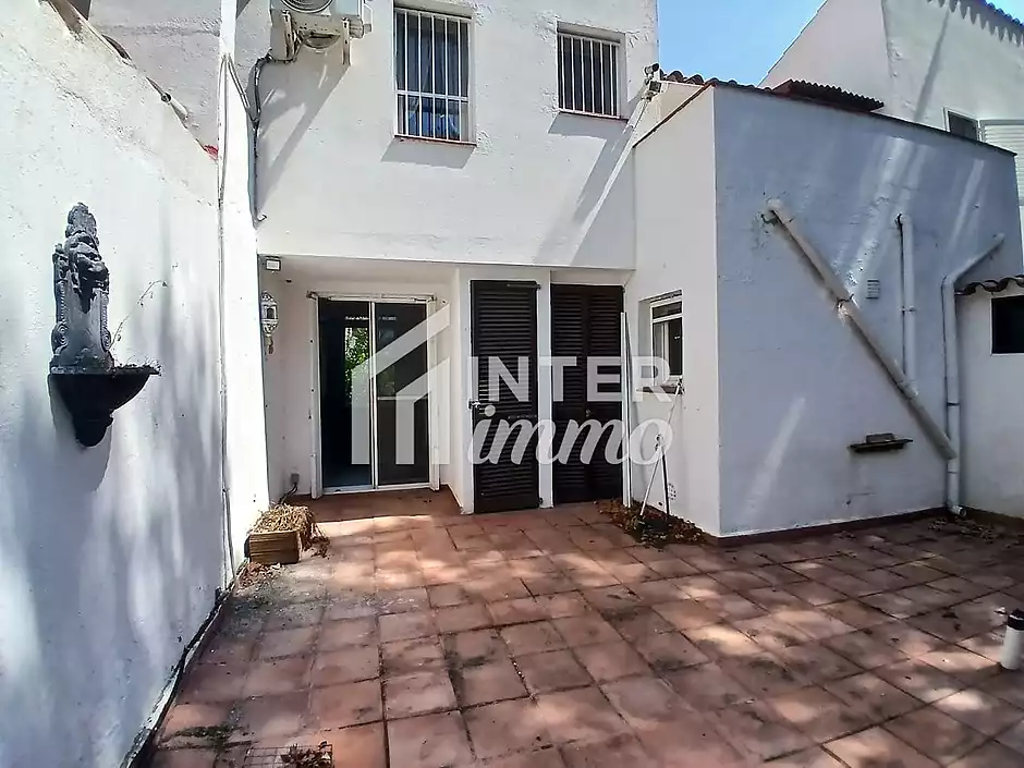 Encantadora casa amb jardí i aparcament privat - foto 2 de 26