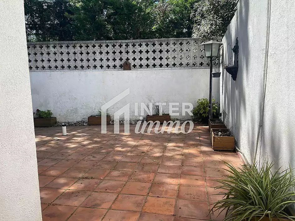 Encantadora casa amb jardí i aparcament privat - foto 7 de 26