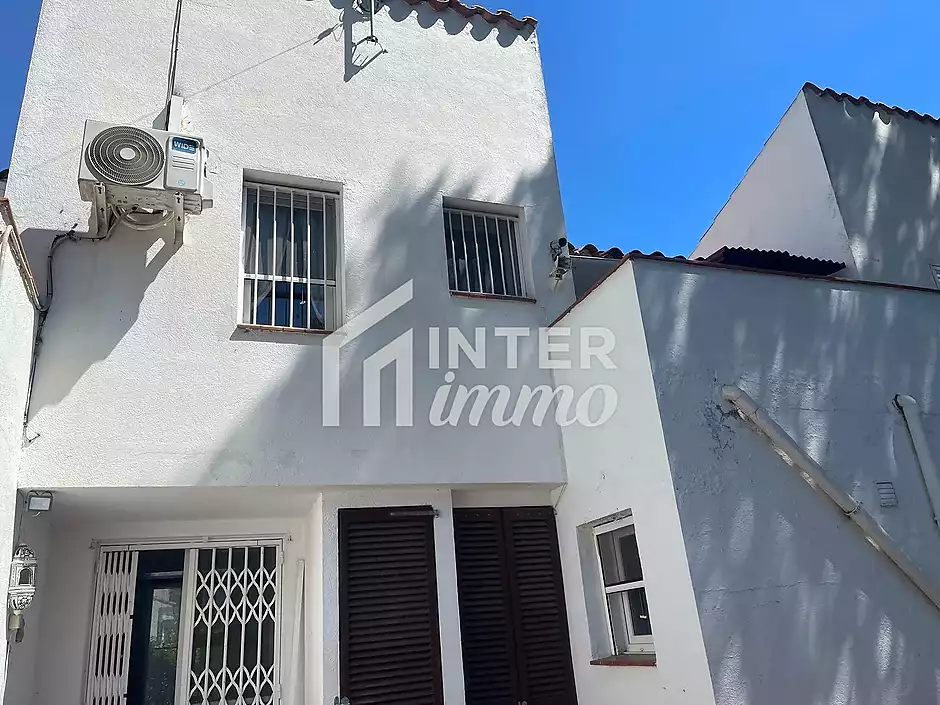 Encantadora casa amb jardí i aparcament privat - foto 12 de 26