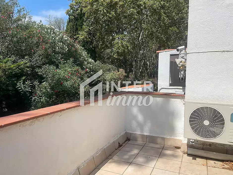 Encantadora casa amb jardí i aparcament privat - foto 21 de 26