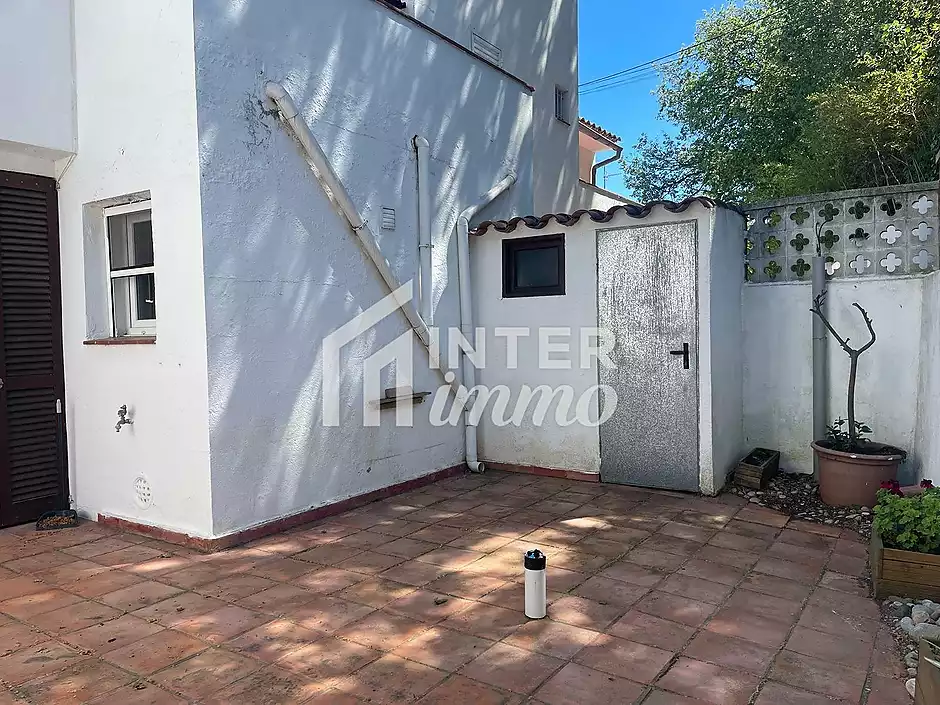Encantadora casa amb jardí i aparcament privat - foto 23 de 26