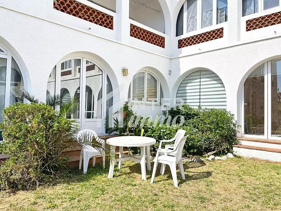 Apartament en petita comunitat amb 2 habitacions, p&agrave;rquing. - foto 1 de 23
